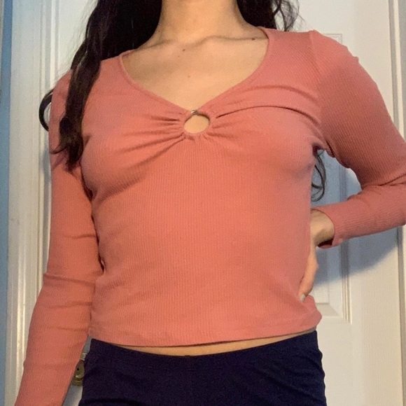 pink keyhole long sleeve top - Picture 1 of 3